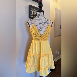 Beautiful yellow dress size medium unbranded new without tags